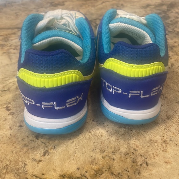 Joma Boy's Indoor Soccer Sneakers - Picture 4 of 6